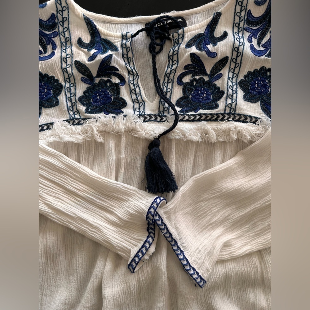 Nu Construction Boho Embroidered White and Blue Blouse Size Small - Picture 7 of 11